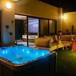 Appartement Caladea Locations De 5 étoiles, Piscine Chauffée