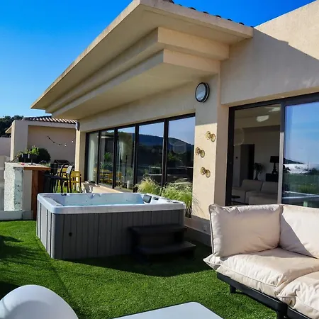 Caladea Locations De 5 Etoiles, Piscine Chauffee